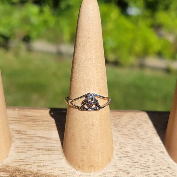 Celtic Triquetra Sterling Silver Ring, Size 8 NWT - Picture 2 of 4